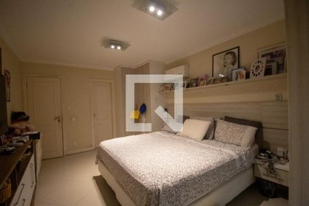 Casa de condomínio à venda com 350m², 5 quartos e 3 vagas Casa de condomínio à venda com 350m², 5 quartos e 3 vagasSuíte 2