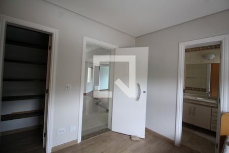 Apartamento à venda com 264m², 4 quartos e 4 vagas Apartamento à venda com 264m², 4 quartos e 4 vagasSuite 4