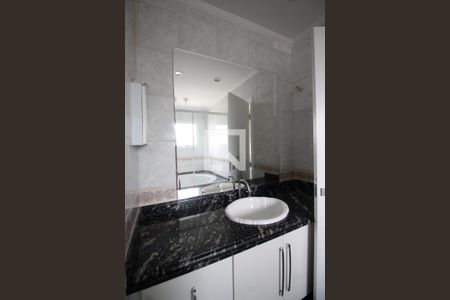 Apartamento à venda com 264m², 4 quartos e 4 vagas Apartamento à venda com 264m², 4 quartos e 4 vagasBanheiro da Suíte 2