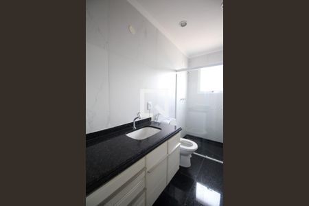 Apartamento à venda com 264m², 4 quartos e 4 vagas Apartamento à venda com 264m², 4 quartos e 4 vagasBanheiro Suite 1