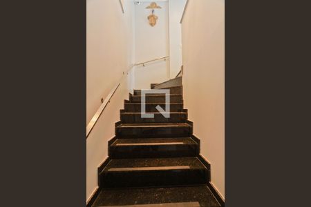 Casa à venda com 422m², 4 quartos e 3 vagas Casa à venda com 422m², 4 quartos e 3 vagasEntrada
