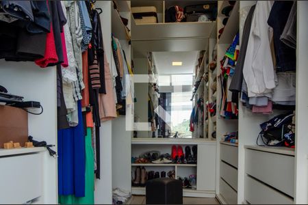 Apartamento à venda com 140m², 2 quartos e 2 vagasCloset do quarto