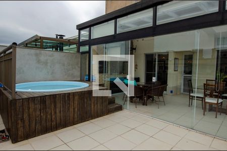 Apartamento à venda com 140m², 2 quartos e 2 vagasPiscina