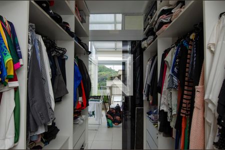 Apartamento à venda com 140m², 2 quartos e 2 vagasCloset do quarto