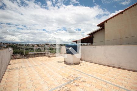 Casa à venda com 240m², 2 quartos e 2 vagasCobertura