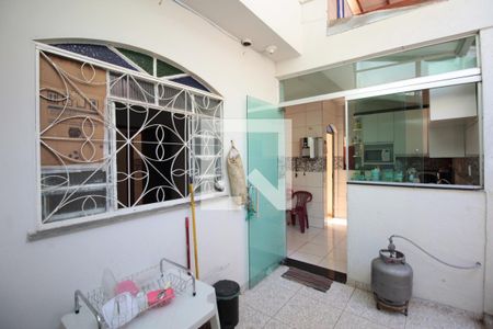 Casa à venda com 240m², 2 quartos e 2 vagasÁrea de Serviço