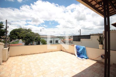 Casa à venda com 240m², 2 quartos e 2 vagasQuintal