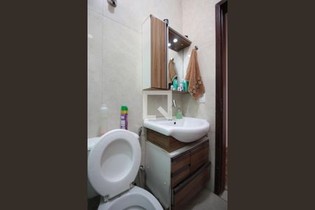 Casa à venda com 240m², 2 quartos e 2 vagasBanheiro Social