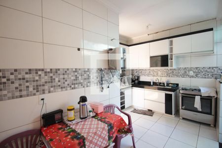 Casa à venda com 240m², 2 quartos e 2 vagasCozinha e Copa