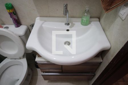 Casa à venda com 240m², 2 quartos e 2 vagasBanheiro Social