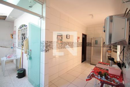 Casa à venda com 240m², 2 quartos e 2 vagasCozinha e Copa