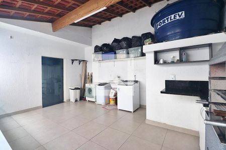 Casa à venda com 167m², 2 quartos e sem vagaÁrea de Serviço