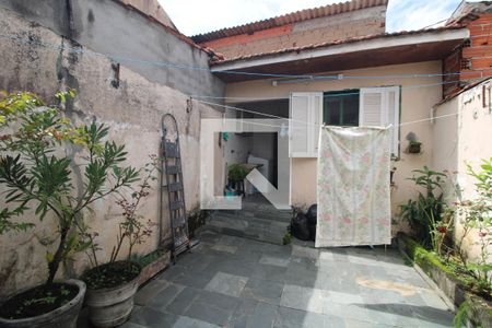 Casa à venda com 160m², 2 quartos e 2 vagasFundos da casa 