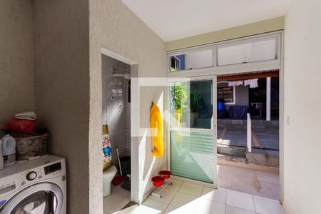 Casa à venda com 240m², 3 quartos e 3 vagas Casa à venda com 240m², 3 quartos e 3 vagasÁrea de Serviço