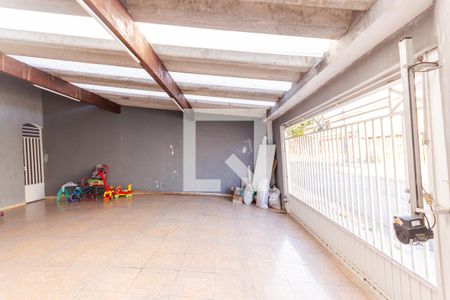 Casa à venda com 240m², 3 quartos e 3 vagas Casa à venda com 240m², 3 quartos e 3 vagasGaragem