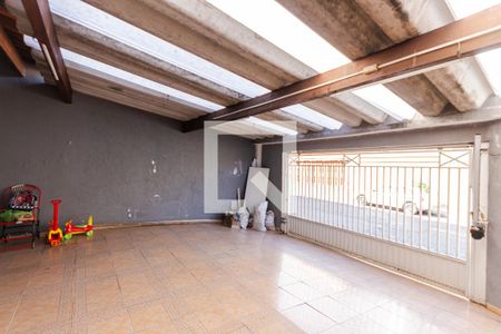 Casa à venda com 240m², 3 quartos e 3 vagas Casa à venda com 240m², 3 quartos e 3 vagasGaragem