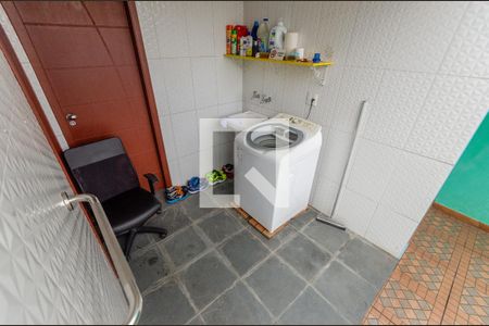 Casa à venda com 225m², 4 quartos e 2 vagas Casa à venda com 225m², 4 quartos e 2 vagasÁrea de Serviço