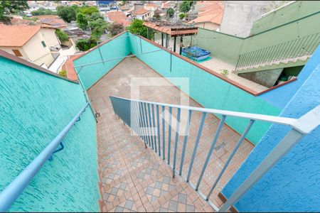 Casa à venda com 225m², 4 quartos e 2 vagas Casa à venda com 225m², 4 quartos e 2 vagasEscada