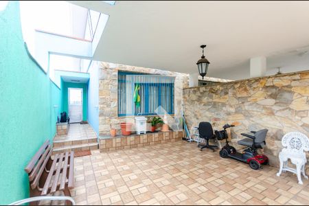 Casa à venda com 225m², 4 quartos e 2 vagas Casa à venda com 225m², 4 quartos e 2 vagasGaragem