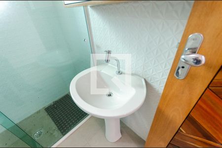 Casa à venda com 225m², 4 quartos e 2 vagas Casa à venda com 225m², 4 quartos e 2 vagasBanheiro 1