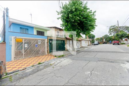 Casa à venda com 225m², 4 quartos e 2 vagas Casa à venda com 225m², 4 quartos e 2 vagasFachada