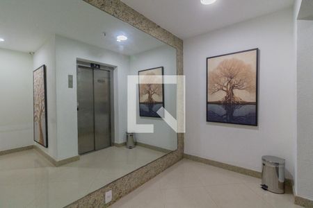 Apartamento à venda com 75m², 2 quartos e 1 vaga Apartamento à venda com 75m², 2 quartos e 1 vagaHall