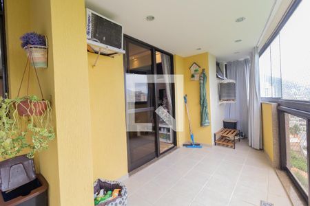 Apartamento à venda com 75m², 2 quartos e 1 vaga Apartamento à venda com 75m², 2 quartos e 1 vagaVaranda