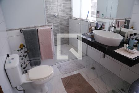 Casa à venda com 250m², 3 quartos e 2 vagasBanheiro da Suíte 3