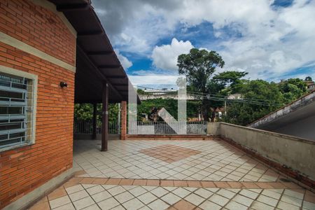 Casa à venda com 347m², 4 quartos e 2 vagasVaranda