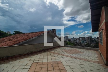 Casa à venda com 347m², 4 quartos e 2 vagasVaranda