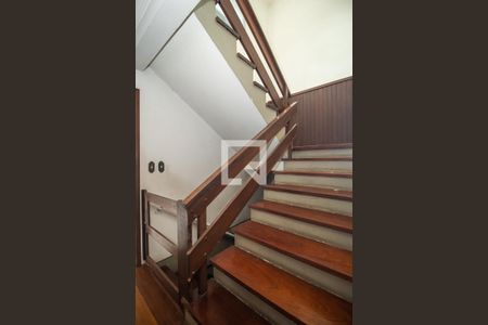 Casa à venda com 347m², 4 quartos e 2 vagasEscada