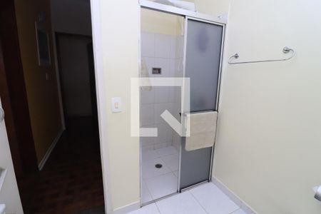 Casa à venda com 176m², 3 quartos e 2 vagasBanheiro