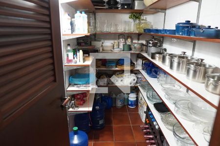 Casa à venda com 572m², 6 quartos e 4 vagasCozinha - Armários