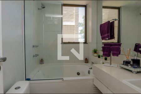 Apartamento à venda com 230m², 3 quartos e 2 vagasBanheiro