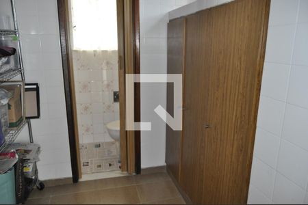 Casa à venda com 350m², 3 quartos e 4 vagasDespensa 2° Andar