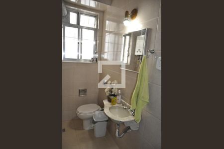 Casa à venda com 350m², 3 quartos e 4 vagasBanheiro 2 -  2°Andar