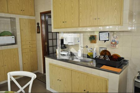 Casa à venda com 350m², 3 quartos e 4 vagasCozinha 2° Andar