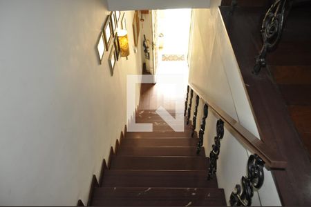 Casa à venda com 350m², 3 quartos e 4 vagasEscada