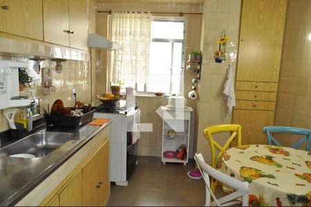 Casa à venda com 350m², 3 quartos e 4 vagasCozinha 2° Andar