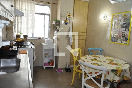 Casa à venda com 350m², 3 quartos e 4 vagasCozinha 2° Andar