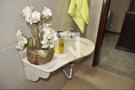 Casa à venda com 350m², 3 quartos e 4 vagasBanheiro 2 -  2°Andar