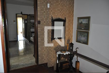 Casa à venda com 350m², 3 quartos e 4 vagasEscada