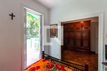 Casa à venda com 368m², 4 quartos e 2 vagasSuíte (segundo andar)