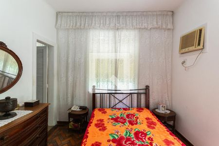 Casa à venda com 368m², 4 quartos e 2 vagasSuíte (segundo andar)