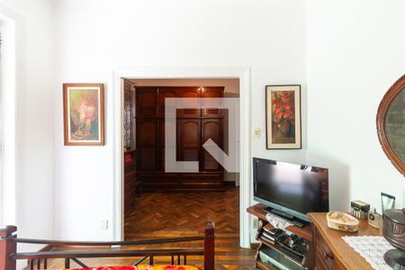 Casa à venda com 368m², 4 quartos e 2 vagasSuíte (segundo andar)