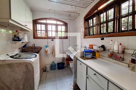 Casa à venda com 494m², 5 quartos e 4 vagas Casa à venda com 494m², 5 quartos e 4 vagasLavanderia