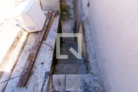 Casa à venda com 144m², 2 quartos e 2 vagas Casa à venda com 144m², 2 quartos e 2 vagasEscada