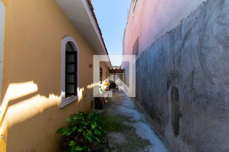 Casa à venda com 144m², 2 quartos e 2 vagas Casa à venda com 144m², 2 quartos e 2 vagasCorredor externo