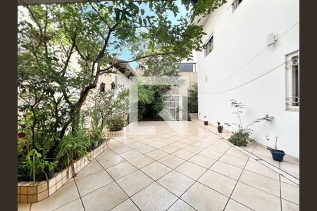 Casa à venda com 450m², 5 quartos e 4 vagasÁrea Externa
