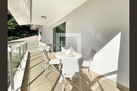 Casa à venda com 450m², 5 quartos e 4 vagasVaranda